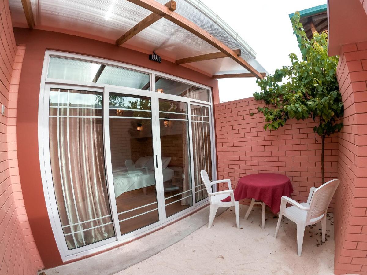 New Breeze Thoddoo Inn Екстер'єр фото