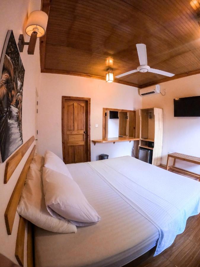 New Breeze Thoddoo Inn Екстер'єр фото