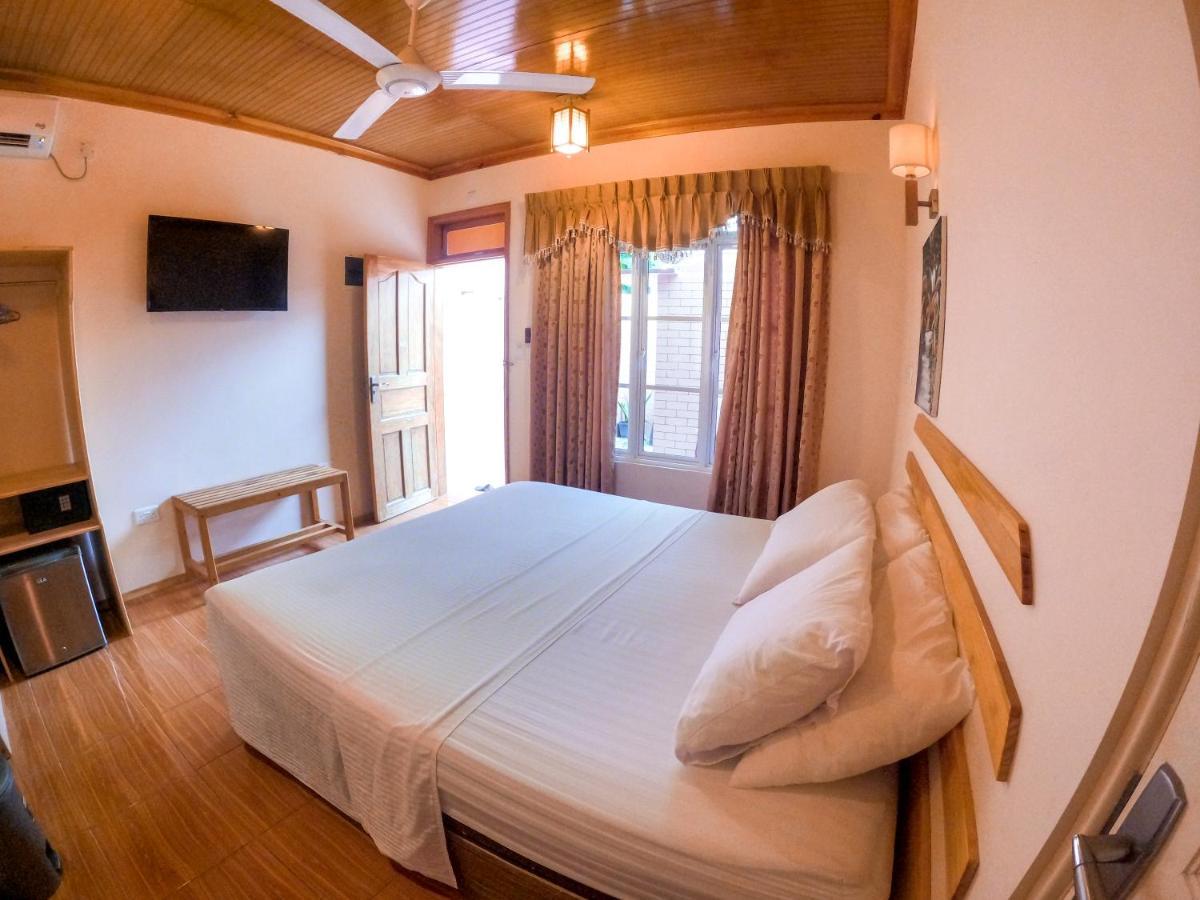 New Breeze Thoddoo Inn Екстер'єр фото